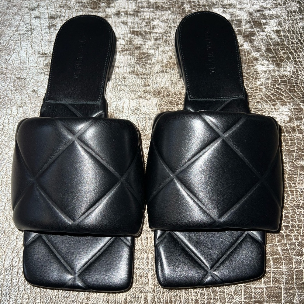 Bottega Veneta Lido Flat Leather Sandals
